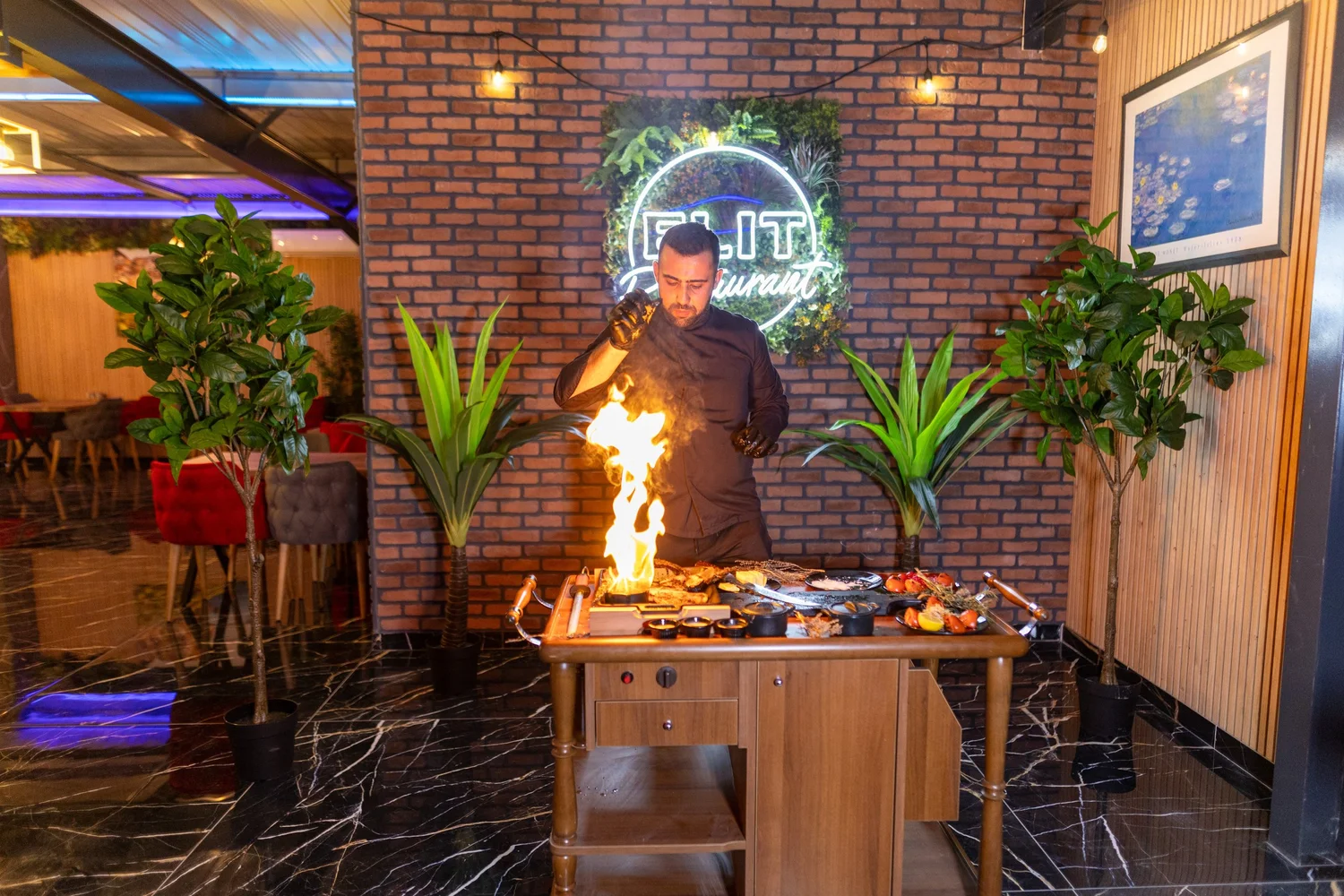 Show Elit : découpe flambée en salle par le chef